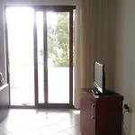 Akkum Gezer *