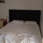 Akkum Gezer *